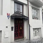 Modern Apartment In The Heart Of Vrsovice
