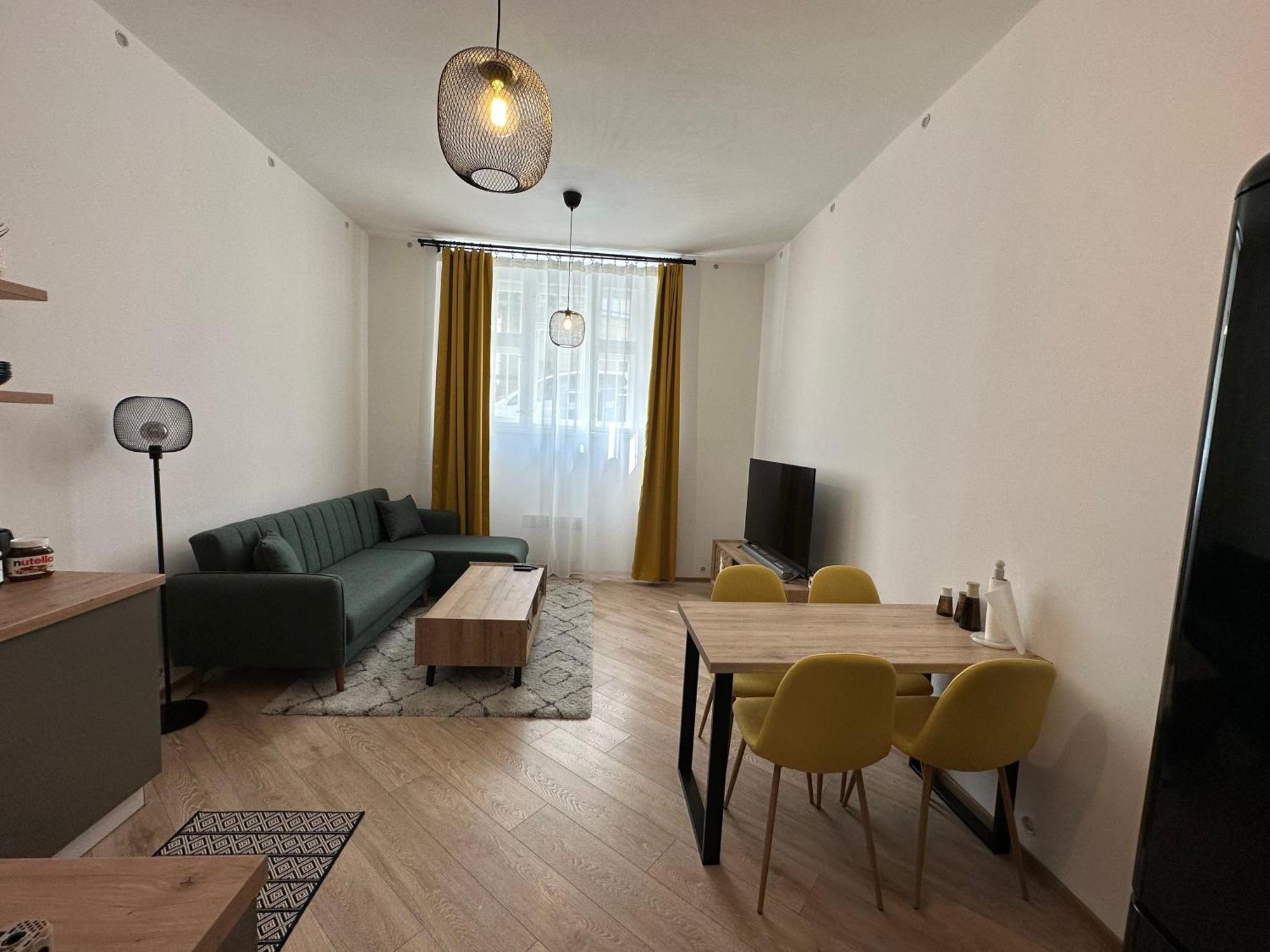 Modern In The Heart Of Vrsovice Appartamento *