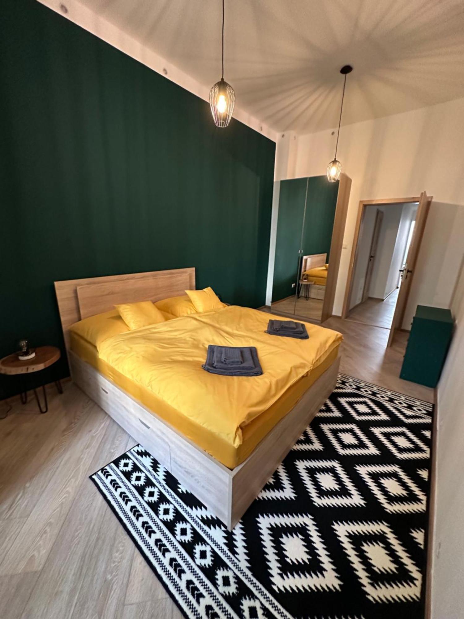 Appartamento Modern In The Heart Of Vrsovice *