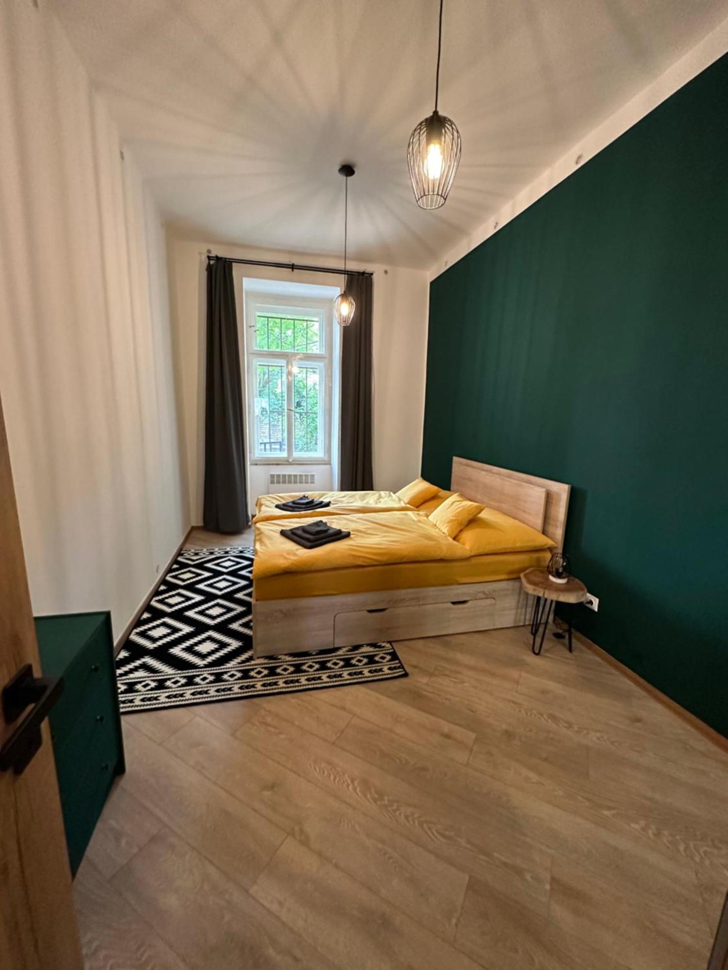 Modern In The Heart Of Vrsovice *